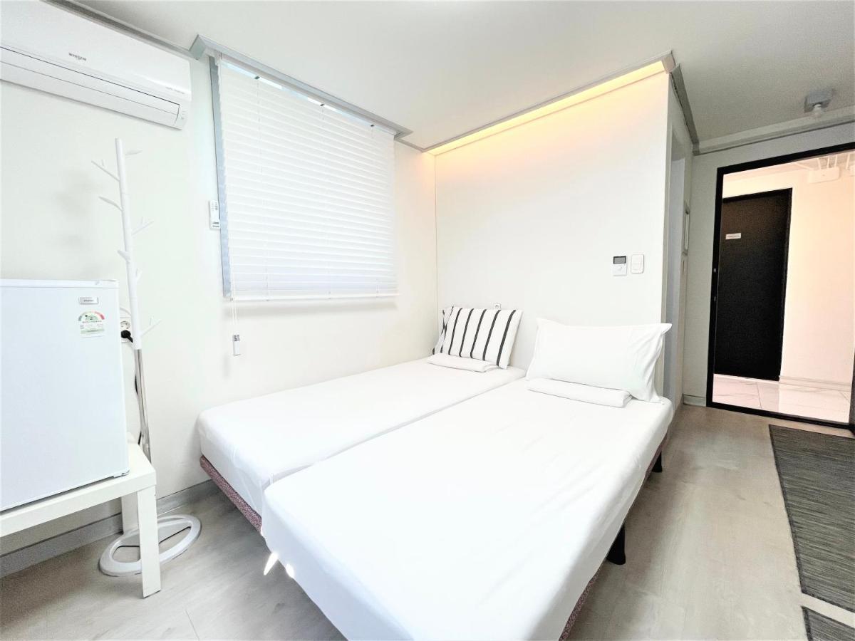 W Premium Guesthouse Incheon Airport Extérieur photo