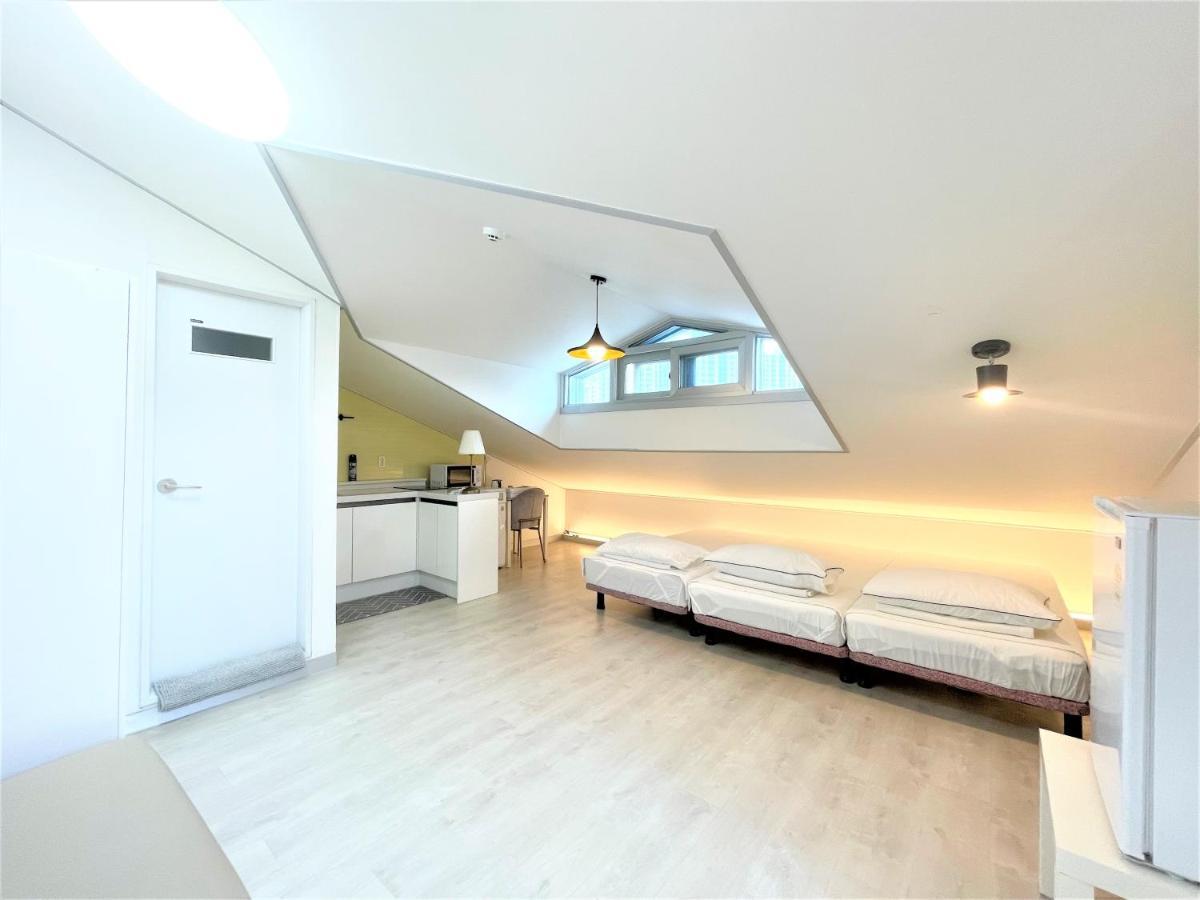 W Premium Guesthouse Incheon Airport Extérieur photo