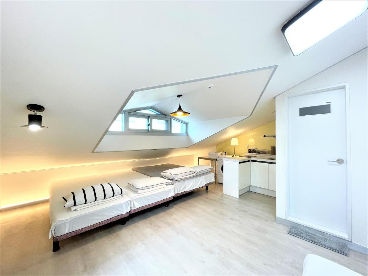 W Premium Guesthouse Incheon Airport Extérieur photo