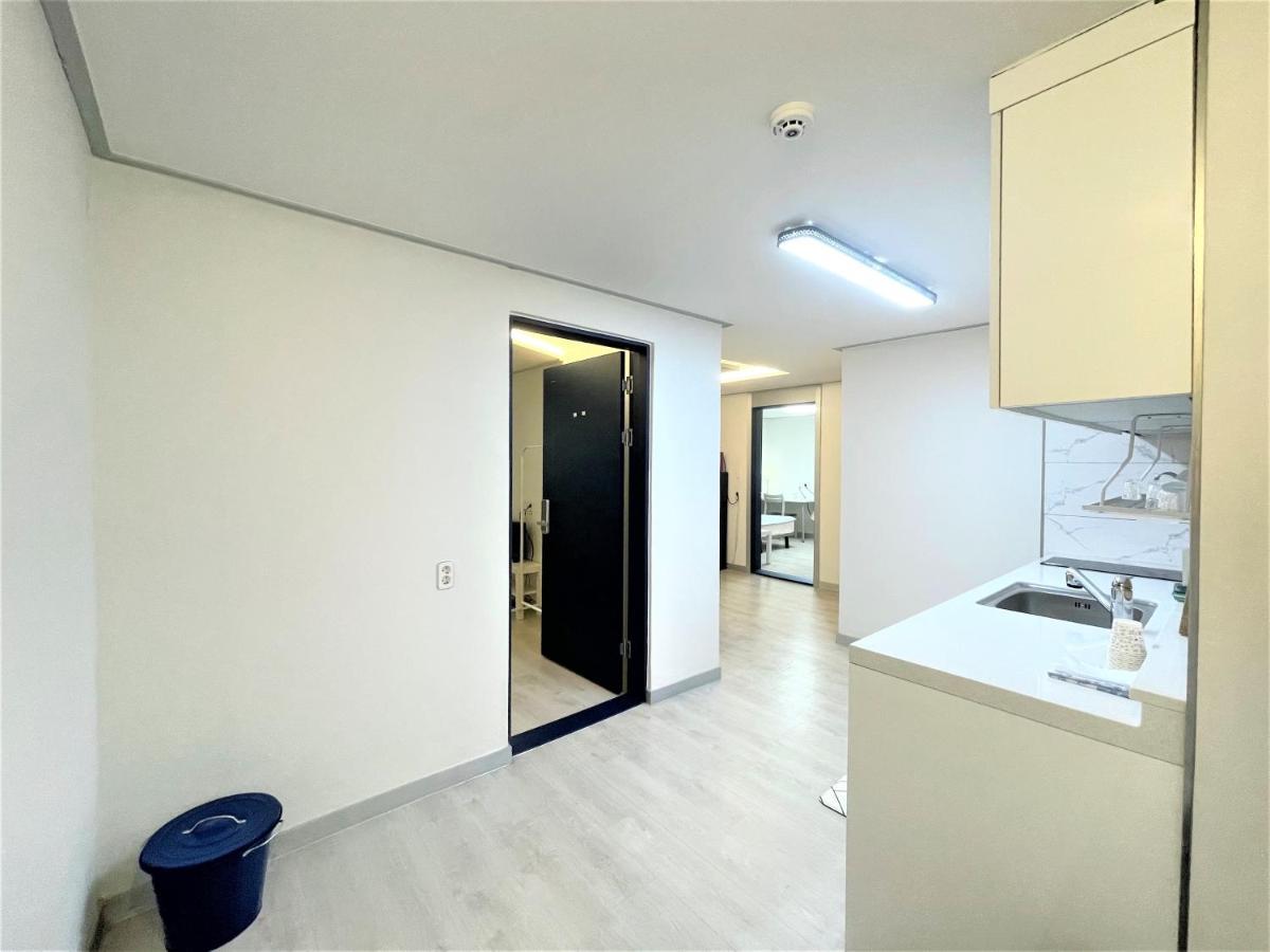 W Premium Guesthouse Incheon Airport Extérieur photo