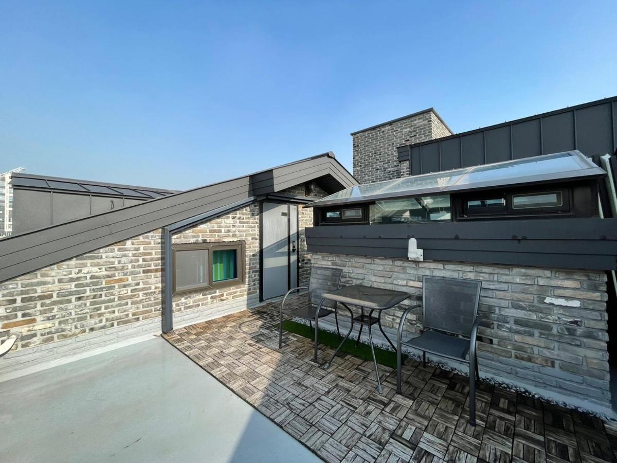 W Premium Guesthouse Incheon Airport Extérieur photo