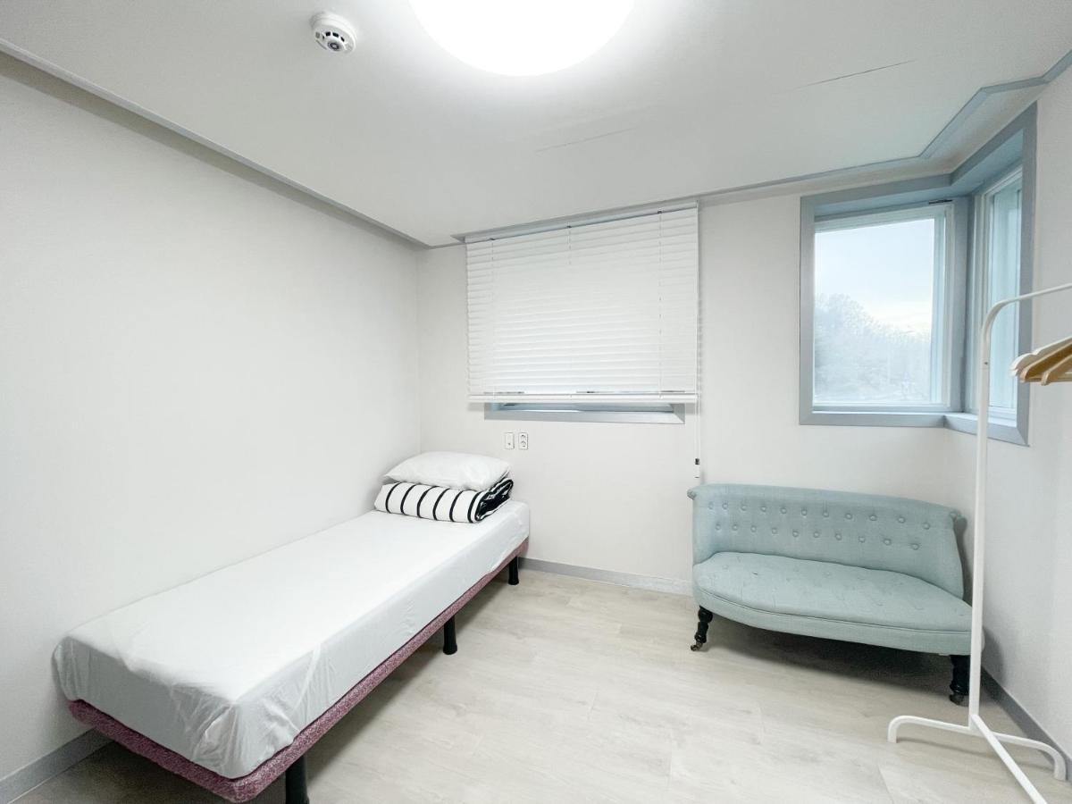 W Premium Guesthouse Incheon Airport Extérieur photo