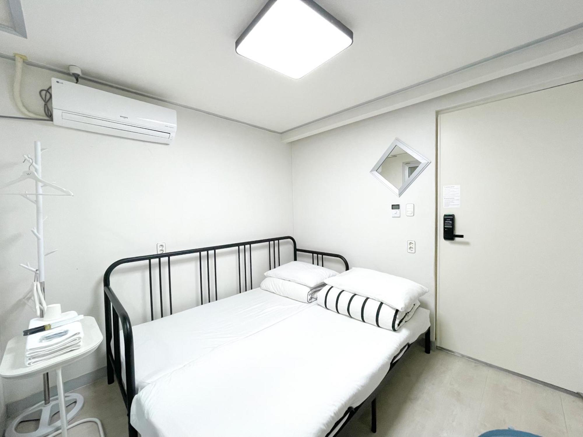 W Premium Guesthouse Incheon Airport Extérieur photo