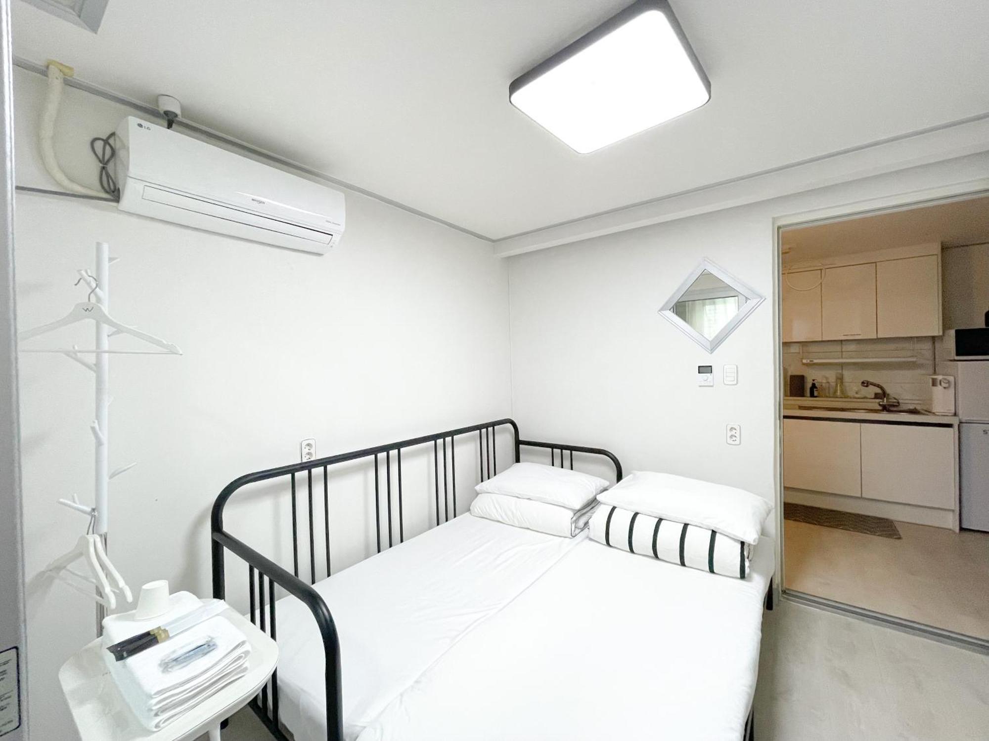 W Premium Guesthouse Incheon Airport Extérieur photo